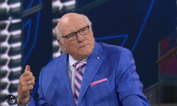 NFL Legend Terry Bradshaw Saves the Day on Stranded Flight 6 NFL Legend Terry Bradshaw Saves the Day on Stranded Flight
