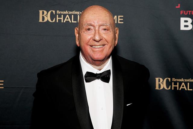 Dick Vitale Signs ESPN Extension, Gets Season-Opening College Hoops Event in His Honor 6 Dick Vitale Signs ESPN Extension, Gets Season-Opening College Hoops Event in His Honor